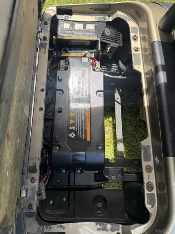 2019 E-Z-GO RXV Utility – Lithium - Image 4